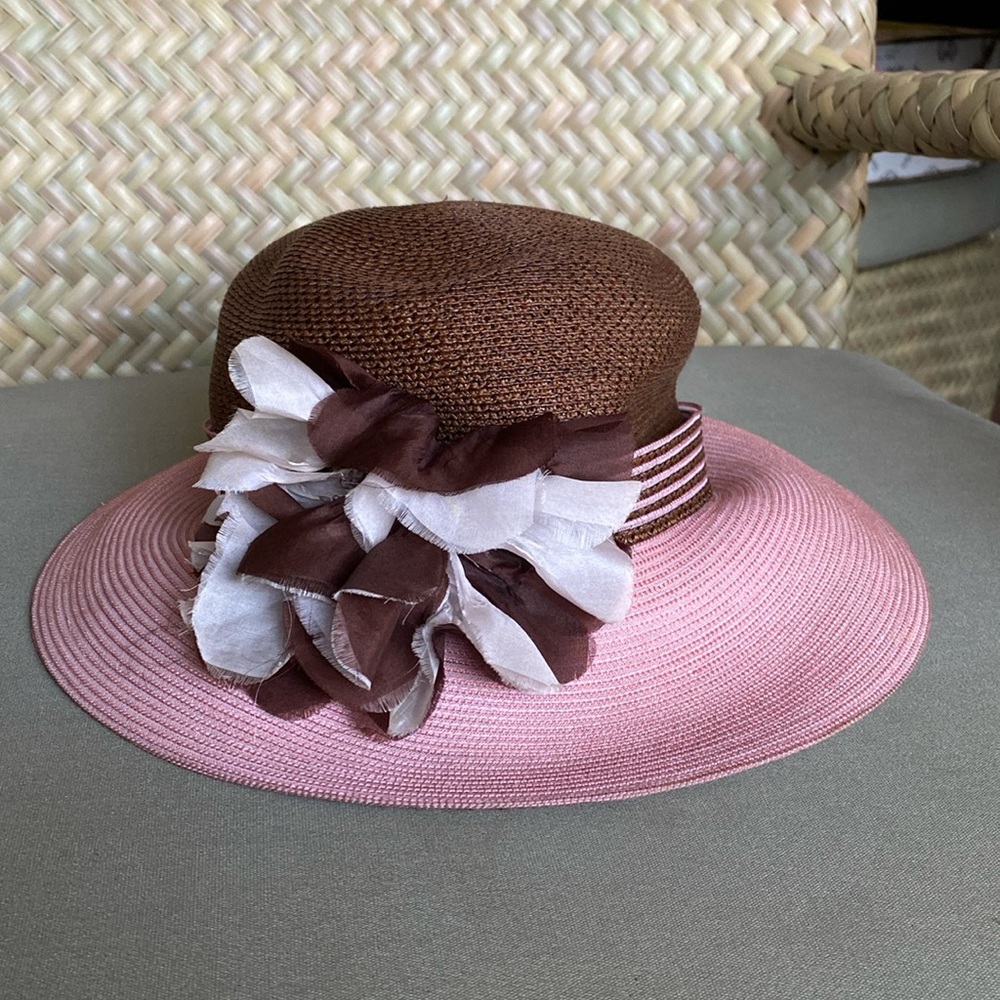 LOUISE GREEN PINK AND BROWN FLORAL HAT🧢👒🌸🌺🌹🌼🪻🌻🥀🌷💐🎩🩷💕💞💓💗💖💘💝🤎